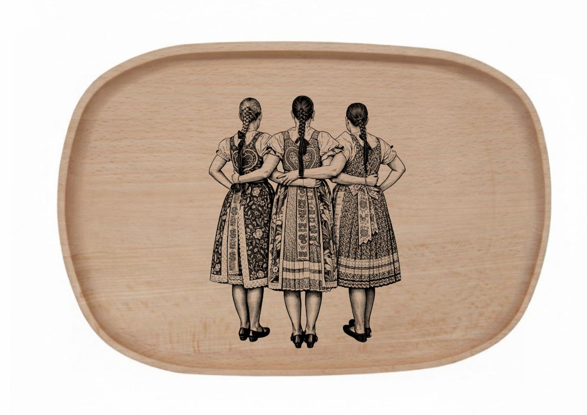 Dřevěný podnos z bukového masivu - Folklor — Ženy zezadu